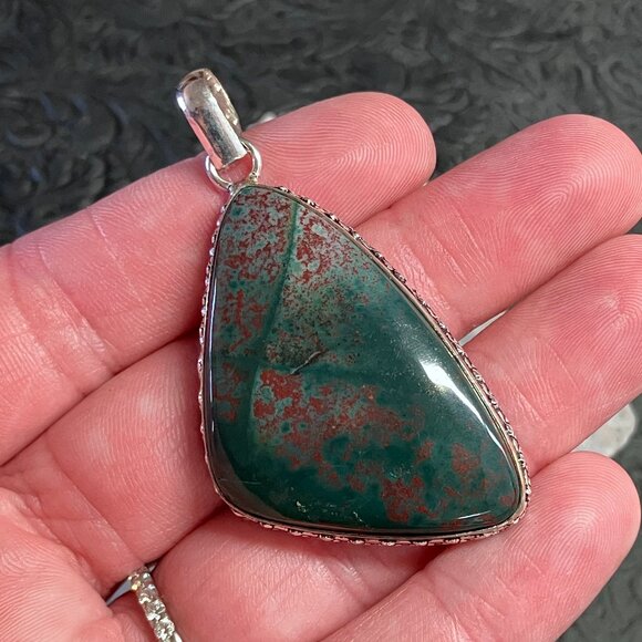 Unique Heliotrope Bloodstone Pendant Stone Crystal Jewelry - Picture 4 of 8
